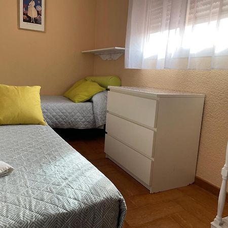 Apartamento Familia Anfitriona Acoge Sevilla Exterior foto