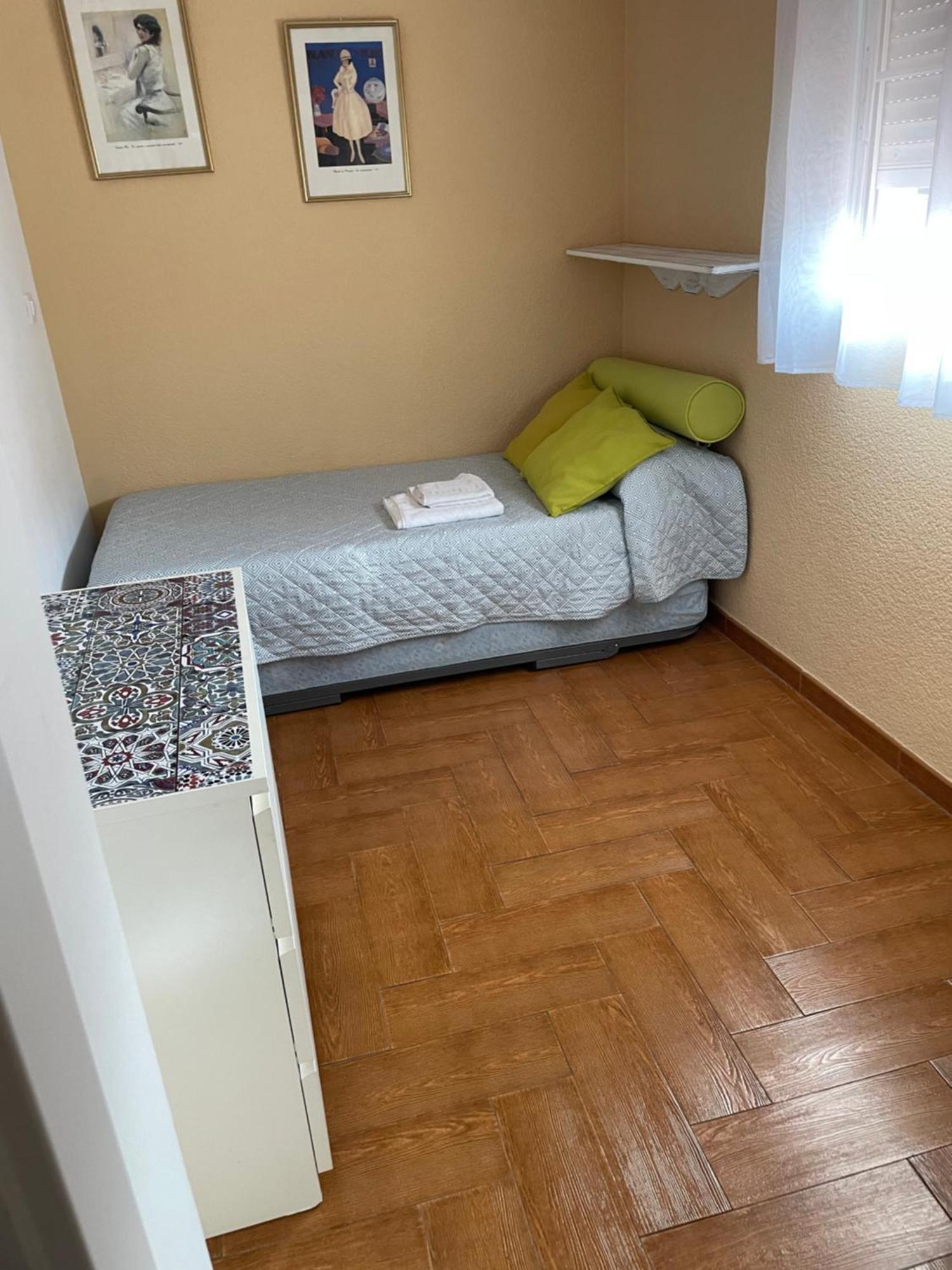 Apartamento Familia Anfitriona Acoge Sevilla Exterior foto