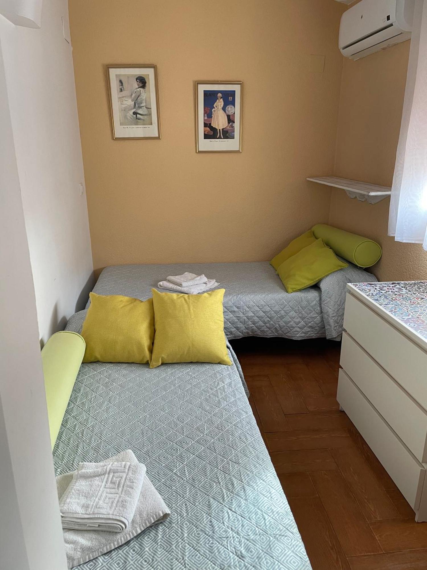 Apartamento Familia Anfitriona Acoge Sevilla Exterior foto